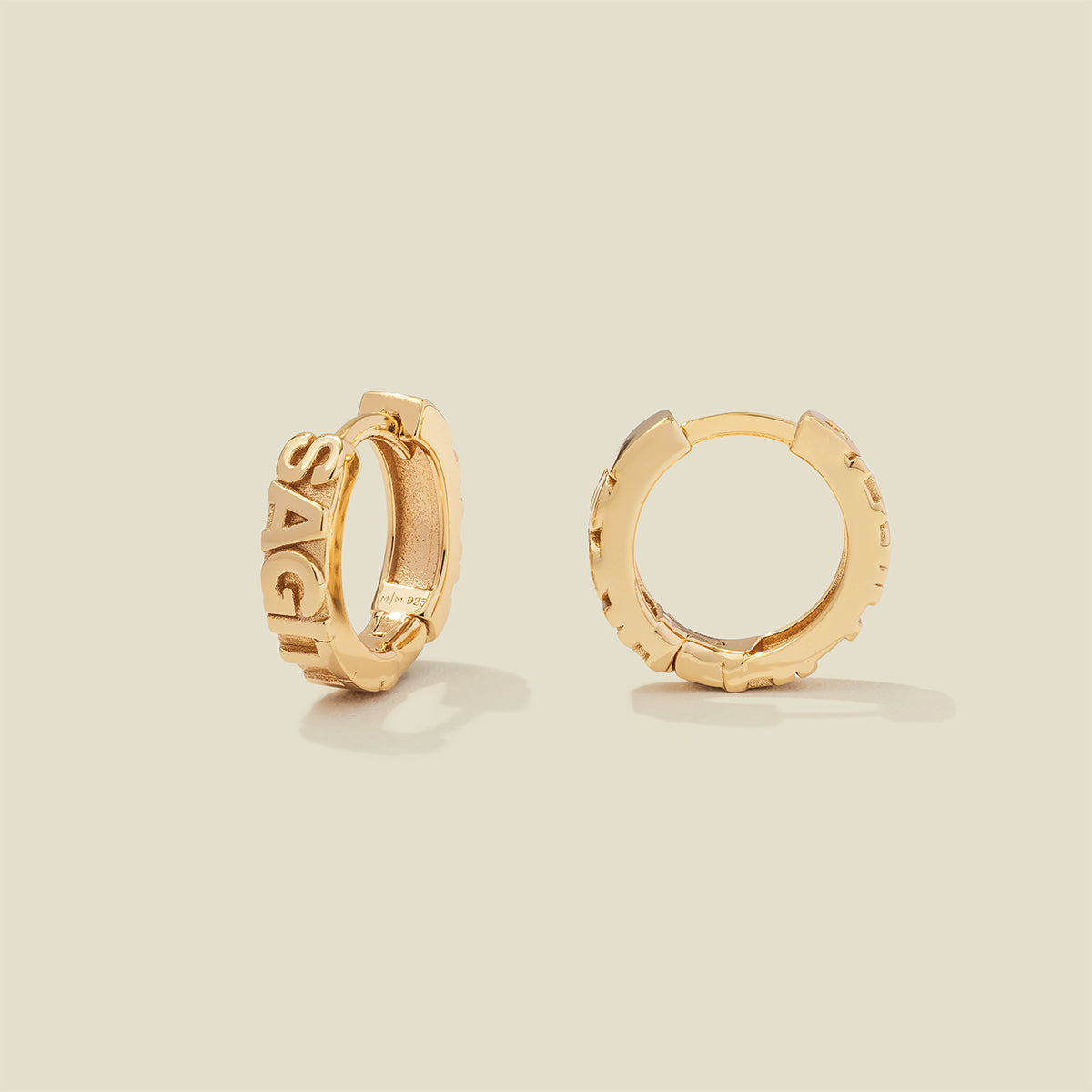 sagittarius-huggie-hoop-earrings-gold-vermeil-earring-30697966043209 Sagittarius Huggie Hoop Earrings | Final Sale - 图片 1